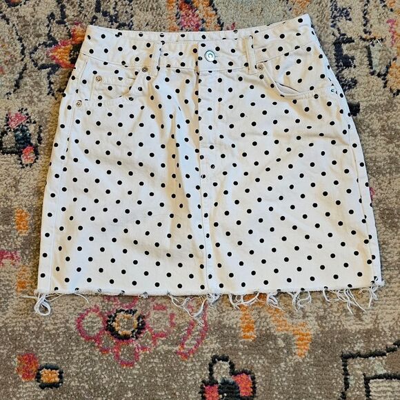 Topshop moto Jean skirt sz 6 with 16" top to bottom. Cream with black dots - Picture 1 of 3